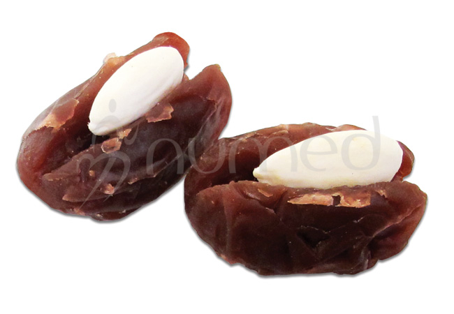 Dates with almonds