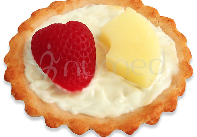 Tart, strawberries and pineapple