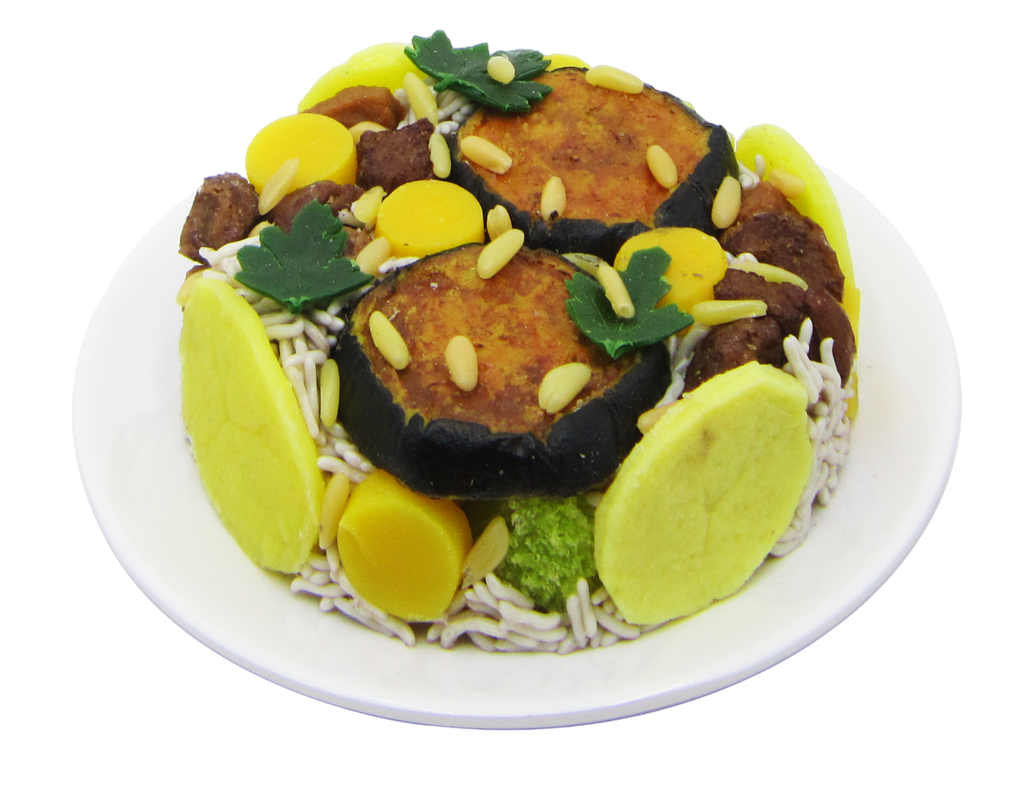 Maqluba, lamb meat, in melamine plate